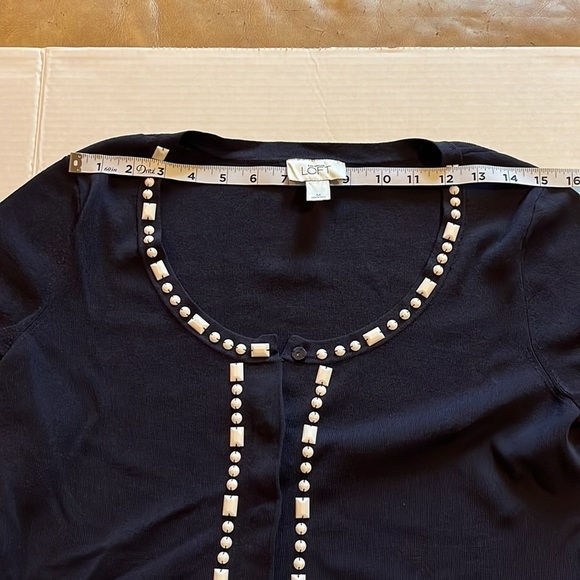 AnnTaylor loft-size M-navy,white bead trim, scoop neck, short sleeve, snap front - Picture 8 of 10